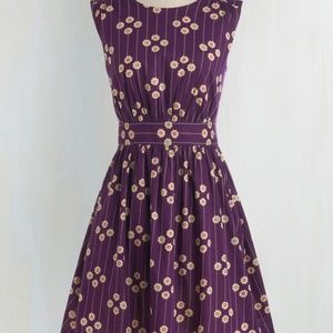 Modcloth Emily and Fin size small floral dress